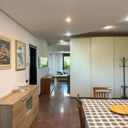Casa Di Chris Art & Character
